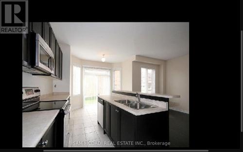 398 Savoline Boulevard, Milton (Scott), ON - Indoor Photo Showing Kitchen With Double Sink