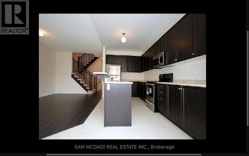 398 Savoline Boulevard, Milton (Scott), ON - Indoor Photo Showing Kitchen