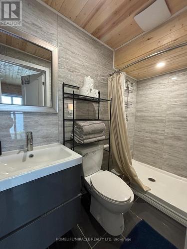 11278 Loyalist Parkway, Prince Edward County, ON - Indoor Photo Showing Bathroom