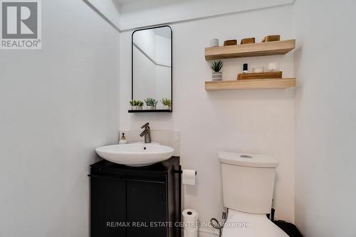 1241 King Street E, Cambridge, ON - Indoor Photo Showing Bathroom