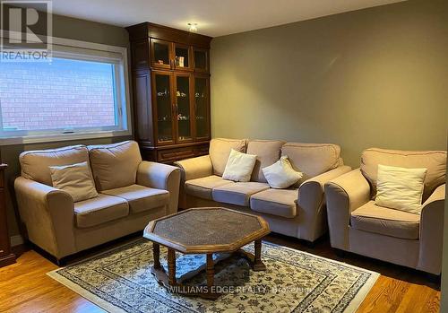 15 Kingsberry Street, Hamilton, ON - Indoor Photo Showing Living Room