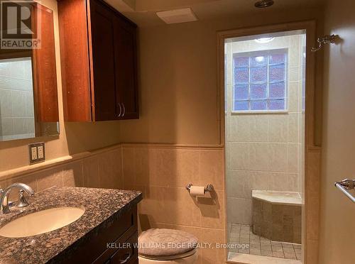 15 Kingsberry Street, Hamilton, ON - Indoor Photo Showing Bathroom