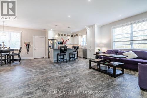 585 Fuller Avenue, Midland, ON - Indoor Photo Showing Living Room