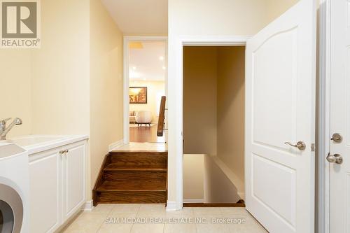 5300 Snowbird Court, Mississauga, ON - Indoor Photo Showing Laundry Room