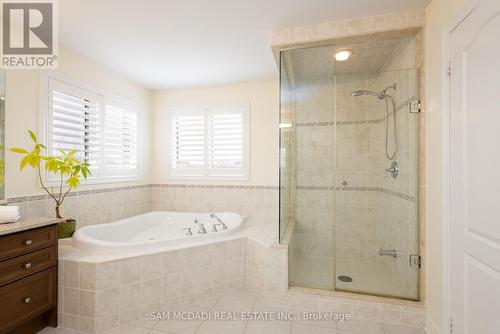 5300 Snowbird Court, Mississauga, ON - Indoor Photo Showing Bathroom