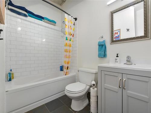 412-1061 Fort St, Victoria, BC - Indoor Photo Showing Bathroom