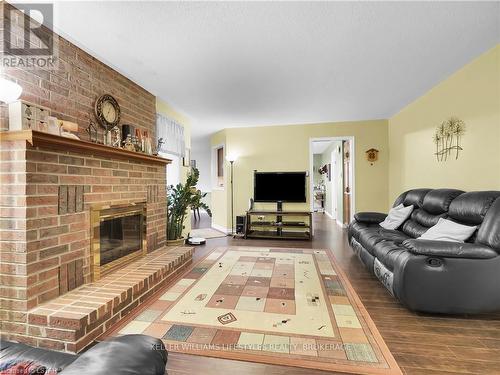 167 Doon Drive, London, ON - Indoor Photo Showing Living Room With Fireplace