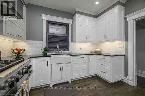 63 Thornton Avenue, London, ON - Indoor Photo Showing Kitchen With Upgraded Kitchen