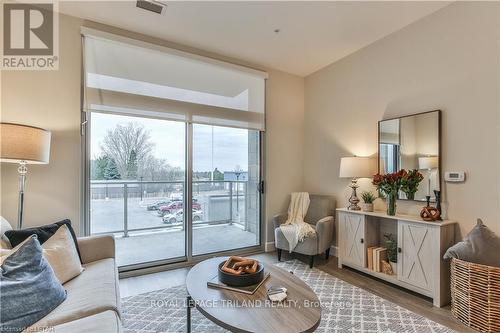 Imported from itso - 213 - 1600 Hyde Park Road, London, ON - Indoor Photo Showing Living Room