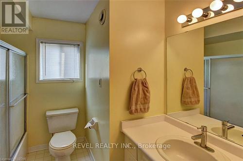 733 Guildwood Boulevard, London, ON - Indoor Photo Showing Bathroom