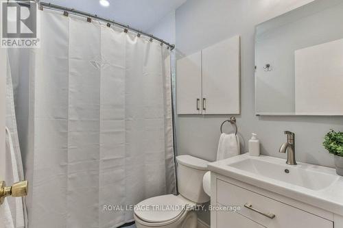 439 Beachwood Avenue, London, ON - Indoor Photo Showing Bathroom