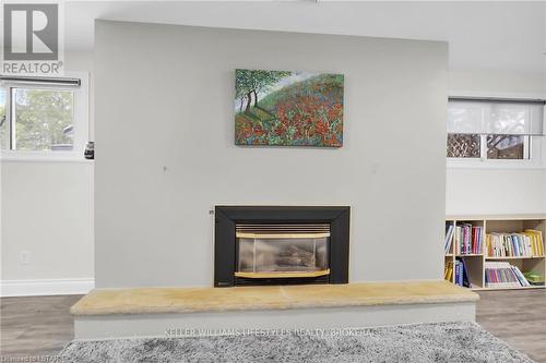 43 Finsbury Crescent, London, ON - Indoor Photo Showing Living Room With Fireplace