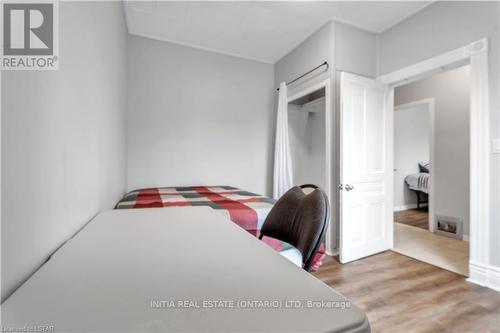 147 Wilson Avenue, London, ON - Indoor Photo Showing Bedroom