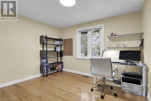 787 Manchester Road, London, ON - Indoor Photo Showing Office