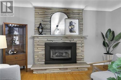 787 Manchester Road, London, ON - Indoor Photo Showing Living Room With Fireplace