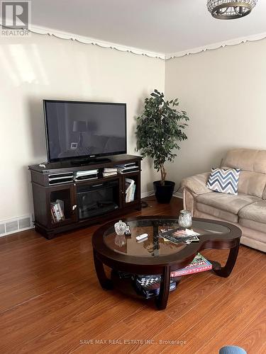 5 Clearview Drive, Cambridge, ON - Indoor Photo Showing Living Room