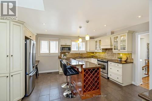 839 Merritt Drive, Milton, ON - Indoor Photo Showing Kitchen With Upgraded Kitchen