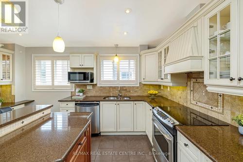 839 Merritt Drive, Milton, ON - Indoor Photo Showing Kitchen With Double Sink