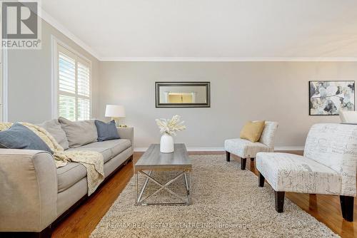 839 Merritt Drive, Milton, ON - Indoor Photo Showing Living Room