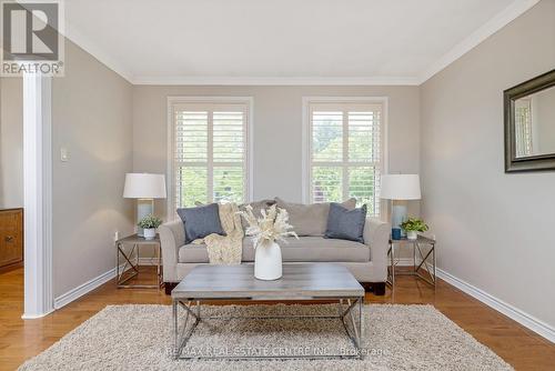 839 Merritt Drive, Milton, ON - Indoor Photo Showing Living Room