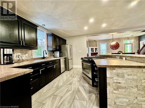 1521 Highway 9, Mildmay, ON - Indoor Photo Showing Kitchen With Upgraded Kitchen