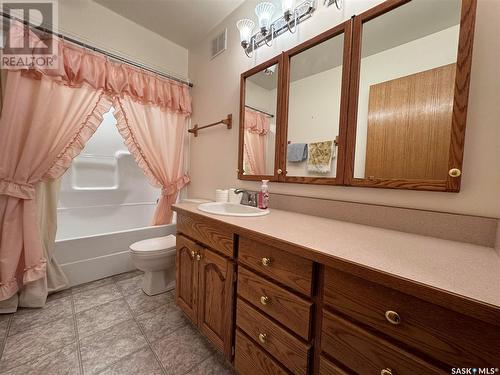 128 Cameron Crescent, Watson, SK - Indoor Photo Showing Bathroom