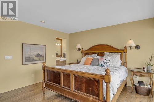 828 Mount Royal Drive, Kelowna, BC - Indoor Photo Showing Bedroom