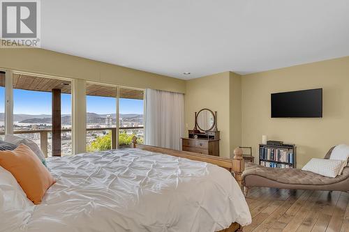 828 Mount Royal Drive, Kelowna, BC - Indoor Photo Showing Bedroom