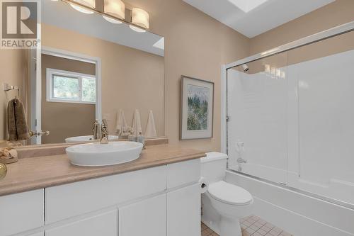 828 Mount Royal Drive, Kelowna, BC - Indoor Photo Showing Bathroom