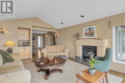 828 Mount Royal Drive, Kelowna, BC - Indoor Photo Showing Living Room With Fireplace