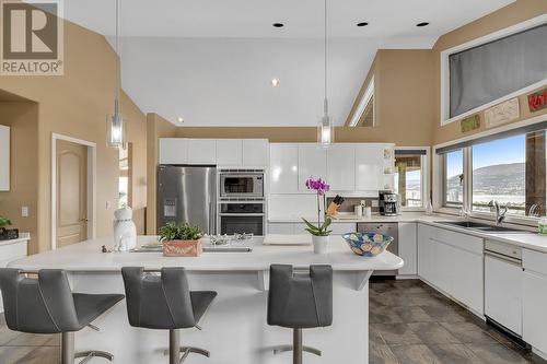 828 Mount Royal Drive, Kelowna, BC - Indoor Photo Showing Kitchen With Double Sink With Upgraded Kitchen