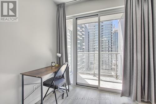 1903 - 68 Shuter Street, Toronto, ON - Indoor