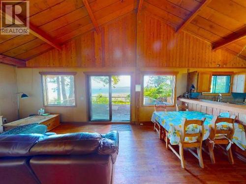 1652 Savary Island Road, Savary Island, BC - Indoor Photo Showing Bedroom