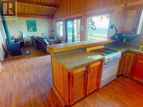 1652 Savary Island Road, Savary Island, BC - Indoor Photo Showing Kitchen