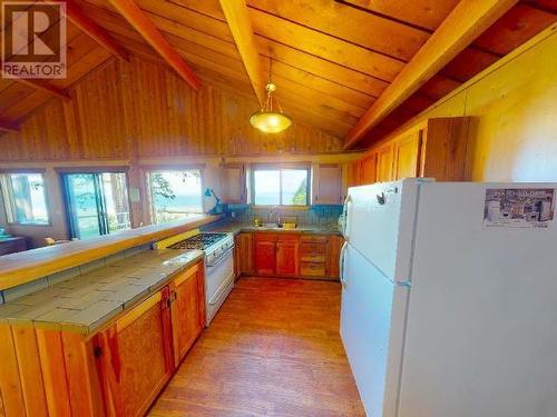 1652 Savary Island Road, Savary Island, BC - Indoor Photo Showing Kitchen With Double Sink