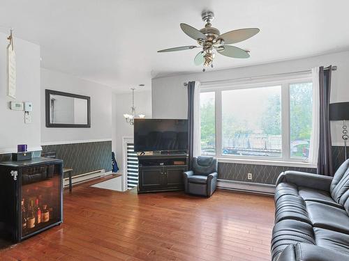 Living room - 96 Rue Duranceau, Châteauguay, QC - Indoor Photo Showing Living Room