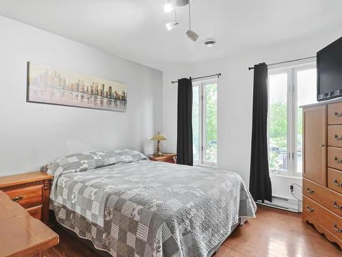 Master bedroom - 96 Rue Duranceau, Châteauguay, QC - Indoor Photo Showing Bedroom