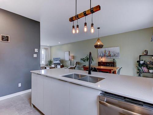 Cuisine - 3464 Rue Des Stellaires, Longueuil (Le Vieux-Longueuil), QC - Indoor Photo Showing Kitchen With Double Sink