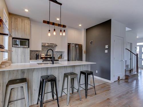 Cuisine - 3464 Rue Des Stellaires, Longueuil (Le Vieux-Longueuil), QC - Indoor Photo Showing Kitchen With Upgraded Kitchen