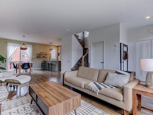 Salon - 3464 Rue Des Stellaires, Longueuil (Le Vieux-Longueuil), QC - Indoor Photo Showing Living Room