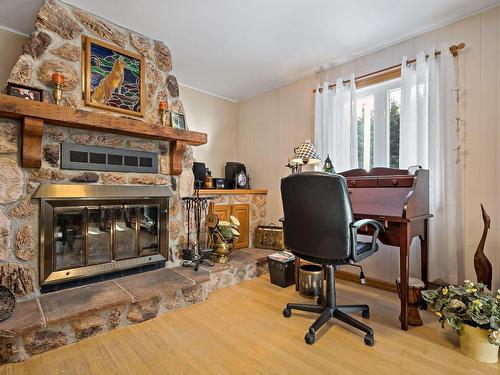 Living room - 156 Ch. De La Montagne, Arundel, QC - Indoor With Fireplace