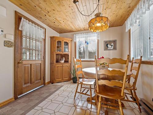 Dining room - 156 Ch. De La Montagne, Arundel, QC - Indoor Photo Showing Dining Room