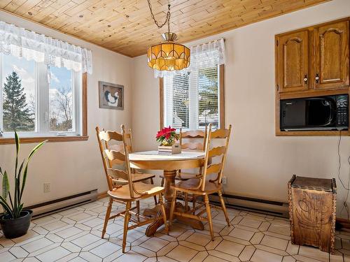 Dining room - 156 Ch. De La Montagne, Arundel, QC - Indoor Photo Showing Dining Room