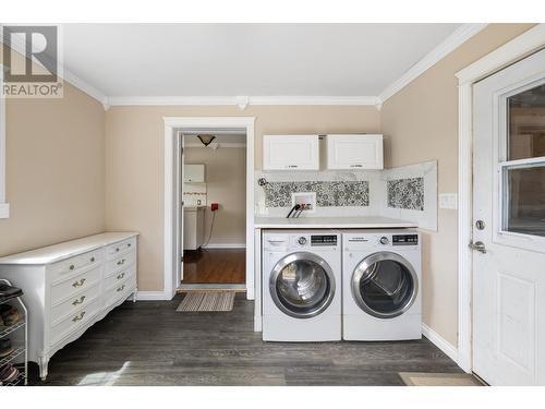 7960 3 Highway, Yahk, BC - Indoor Photo Showing Laundry Room