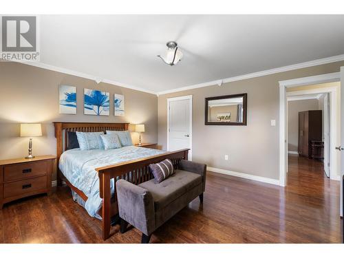 7960 3 Highway, Yahk, BC - Indoor Photo Showing Bedroom