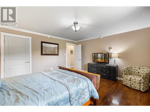 7960 3 Highway, Yahk, BC - Indoor Photo Showing Bedroom