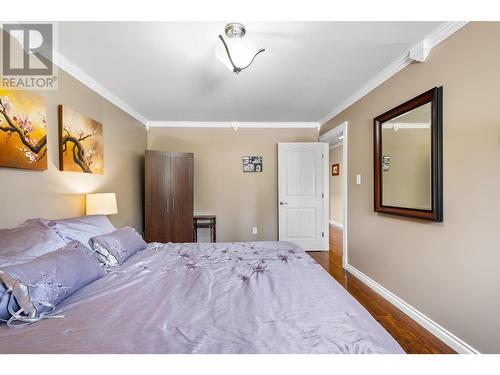 7960 3 Highway, Yahk, BC - Indoor Photo Showing Bedroom