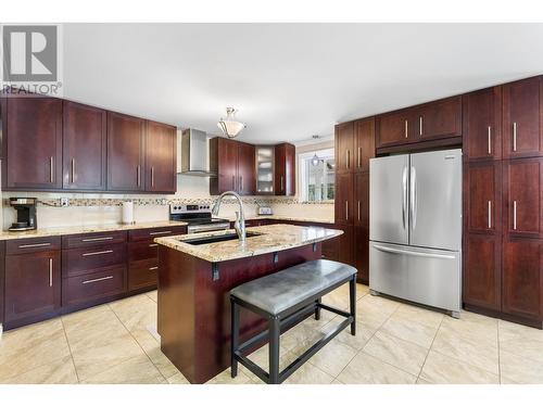 7960 3 Highway, Yahk, BC - Indoor Photo Showing Kitchen With Double Sink