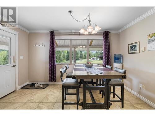 7960 3 Highway, Yahk, BC - Indoor Photo Showing Dining Room