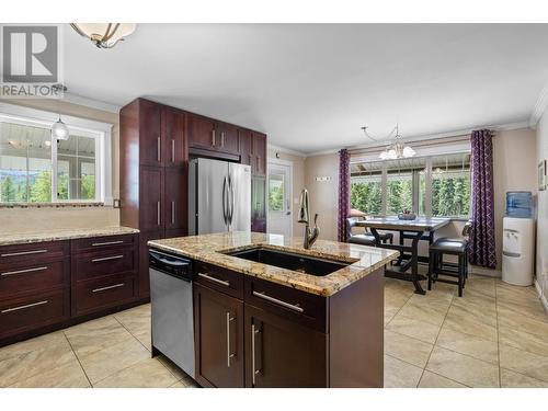 7960 3 Highway, Yahk, BC - Indoor Photo Showing Kitchen